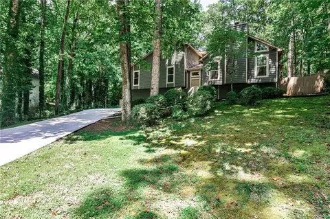 5009 Henson Dr SW, Mableton, GA 30126