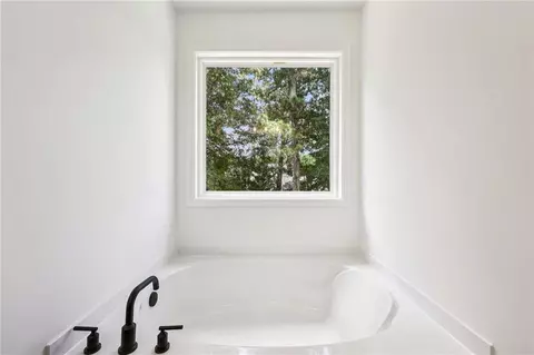 Bath - 416 Silverleaf Trl, Bethlehem, GA 30620 photo 1 of 6