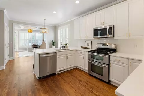 Kitchen - 12892 Waterside Dr, Milton, GA 30004 photo 3 of 8