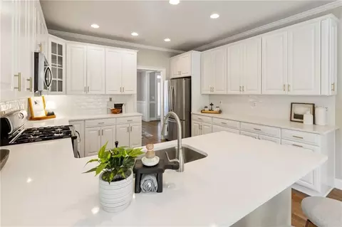 Kitchen - 12892 Waterside Dr, Milton, GA 30004 photo 8 of 8