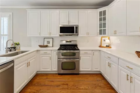 Kitchen - 12892 Waterside Dr, Milton, GA 30004 photo 4 of 8