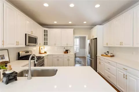 Kitchen - 12892 Waterside Dr, Milton, GA 30004 photo 7 of 8