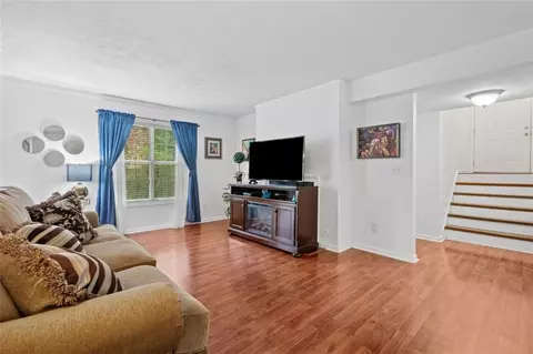 102 Glenleaf Dr, Peachtree Corners, GA 30092