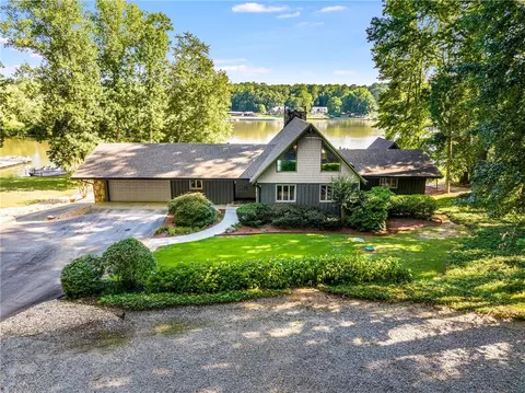 2202 Emerald Dr, Jonesboro, GA 30236