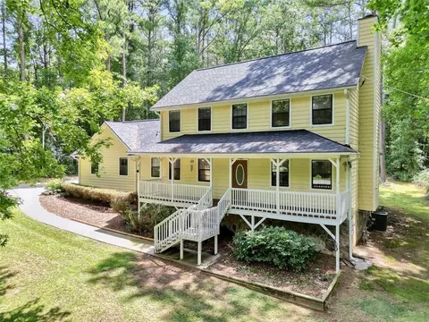 50 Oak Leaf Dr, Stockbridge, GA 30281