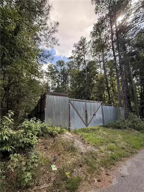 164 Oak Beach Dr SE, Acworth, GA 30101