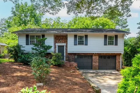 1052 Rabun Dr, Lilburn, GA 30047