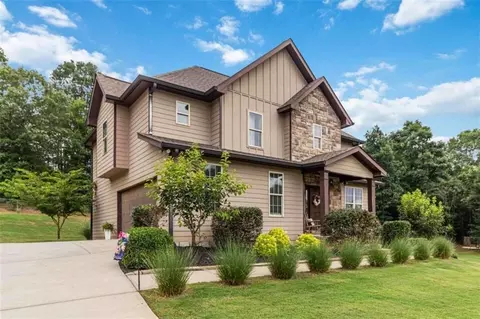 105 Maple Dr, Commerce, GA 30529