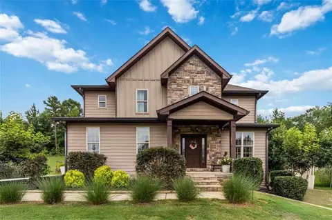 105 Maple Dr, Commerce, GA 30529