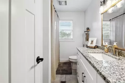 Bath - 875 Gadsden Rd, Cave Spring, GA 30124 photo 1 of 4