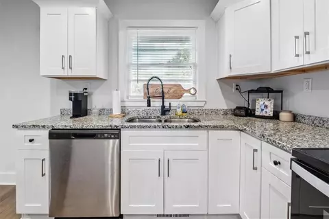 Kitchen - 875 Gadsden Rd, Cave Spring, GA 30124 photo 5 of 6