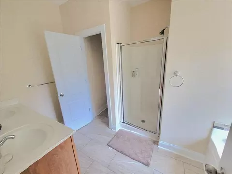 Bath - 2785 Blakely Dr, Suwanee, GA 30024 photo 4 of 7