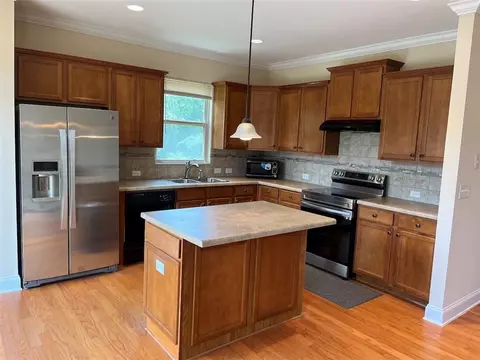 Kitchen - 2785 Blakely Dr, Suwanee, GA 30024 photo 2 of 4