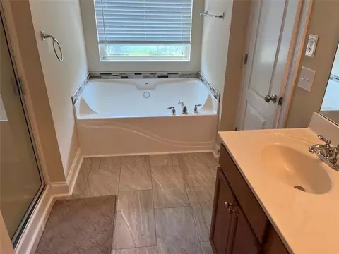 Bath - 2785 Blakely Dr, Suwanee, GA 30024 photo 1 of 7