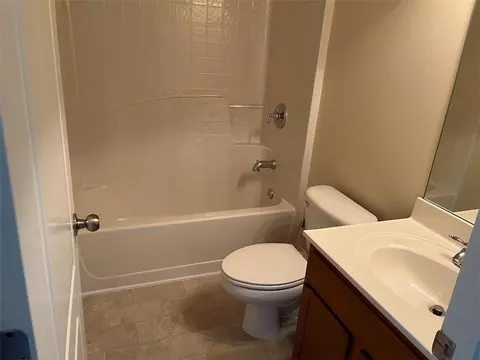 Bath - 2785 Blakely Dr, Suwanee, GA 30024 photo 7 of 7