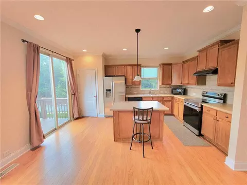 Kitchen - 2785 Blakely Dr, Suwanee, GA 30024 photo 4 of 4