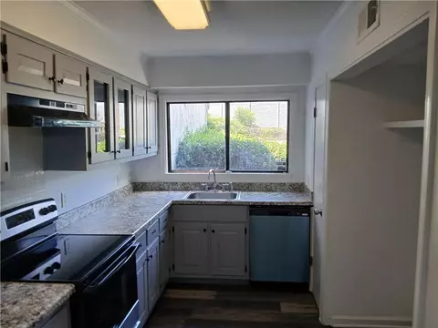 Kitchen - 4 Willowick Dr, Stonecrest, GA 30038 photo 4 of 4