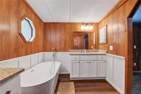 Bath - 216 Spruce Ln, Cornelia, GA 30531 photo 5 of 5