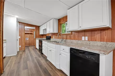 Kitchen - 216 Spruce Ln, Cornelia, GA 30531 photo 2 of 3