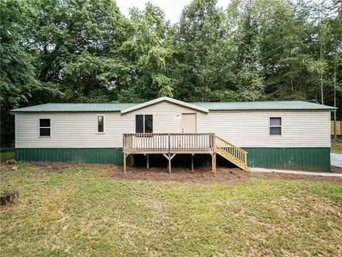 216 Spruce Ln, Cornelia, GA 30531
