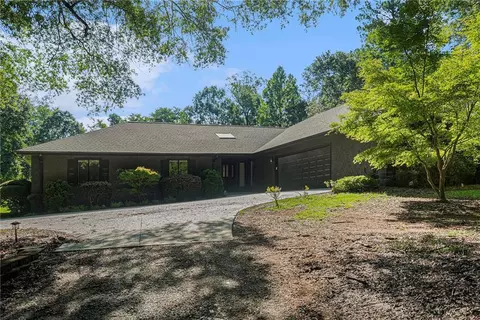110 Cove Ln, Social Circle, GA 30025