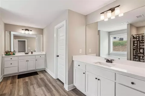Bath - 69 Advent Dr, Winder, GA 30680 photo 1 of 1