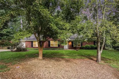 132 Buckeye Pt, Commerce, GA 30530