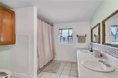 Bath - 8024 E Cherokee Dr, Canton, GA 30115 photo 3 of 4