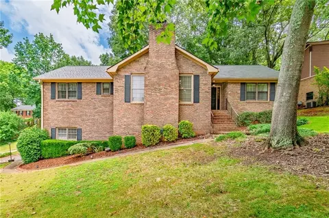 450 Battersea Dr, Lawrenceville, GA 30044