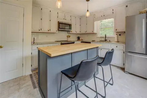 Kitchen - 1904 Atha Woods Dr, Monroe, GA 30655 photo 2 of 3