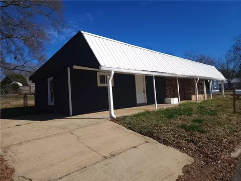 31 E 16th St SW, Rome, GA 30161