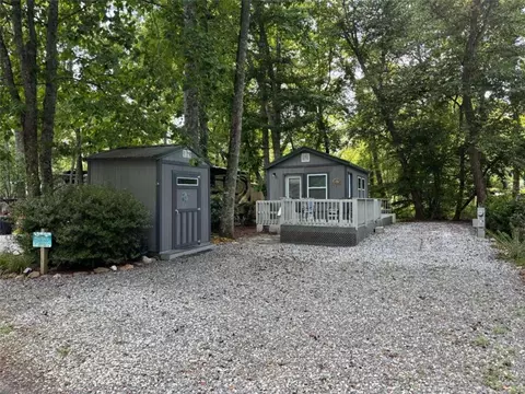 527 Hidden Valley Rd, Cleveland, GA 30528