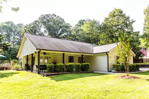 810 Northlake Cir, Oxford, GA 30054