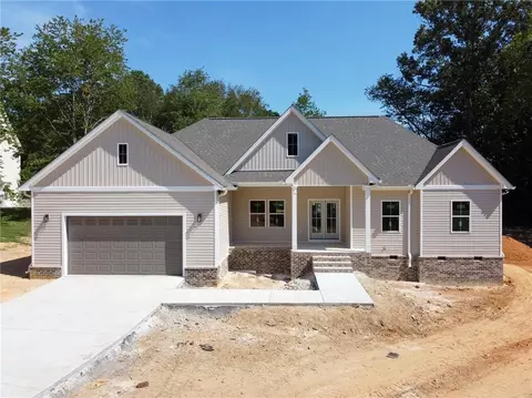 181 Hunters Trl SE, Calhoun, GA 30701
