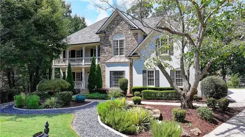 9195 Nesbit Lakes Dr, Alpharetta, GA 30022