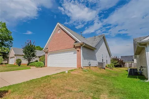 2494 Hillvale Cir, Lithonia, GA 30058