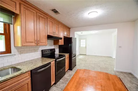 Kitchen - 125 Point View Ct, Tyrone, GA 30290 photo 1 of 4