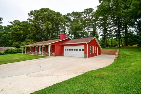 Exterior - 125 Point View Ct, Tyrone, GA 30290 photo 3 of 9