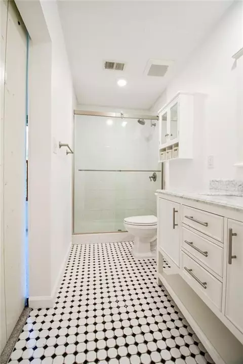Bath - 125 Point View Ct, Tyrone, GA 30290 photo 2 of 5