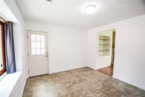 Living - 125 Point View Ct, Tyrone, GA 30290 photo 5 of 5