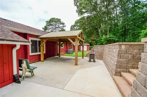 Exterior - 125 Point View Ct, Tyrone, GA 30290 photo 4 of 9