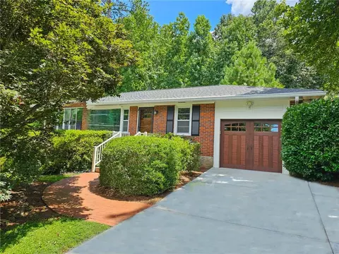 2461 Woodridge Dr, Decatur, GA 30033