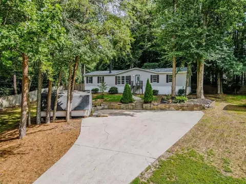5202 Creek Ln, Sugar Hill, GA 30518