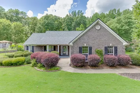832 Crystal Meadow Dr, Winder, GA 30680