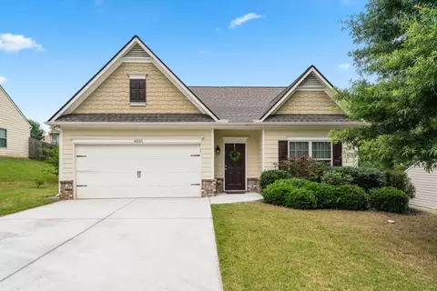 6031 Heisler St, Rex, GA 30273