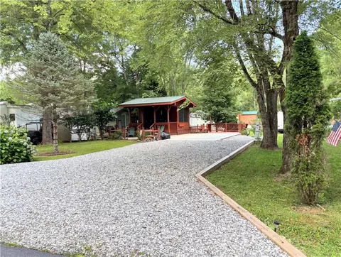 129 Fishtail Cir, Cleveland, GA 30528