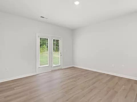 Living - 143 Rolling Meadow Trce, Jasper, GA 30143 photo 3 of 4