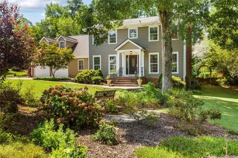 2932 Cheshire Dr, Marietta, GA 30062