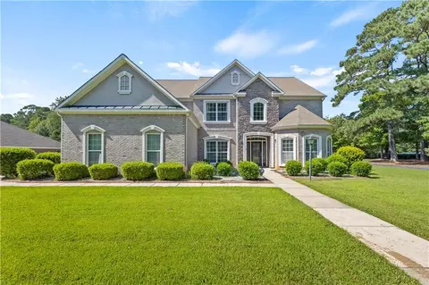 7553 The Lakes Dr, Fairburn, GA 30213