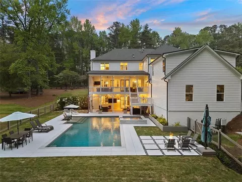 650 Jones Rd, Roswell, GA 30075